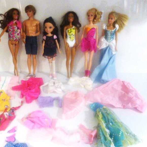 TYS1 - Lot of 6 BARBIES Barbie CLOTHS Barbie Collection Bratz Barbie Accessories - Picture 9 of 11